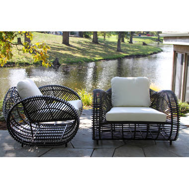 Black wicker lounge discount chair